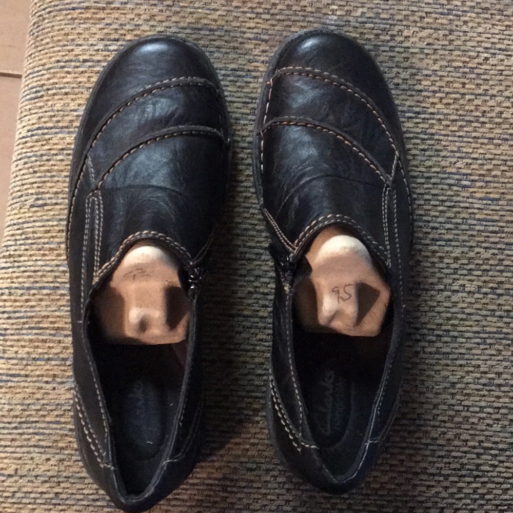 Black leather Clarks Bendables 9.5M